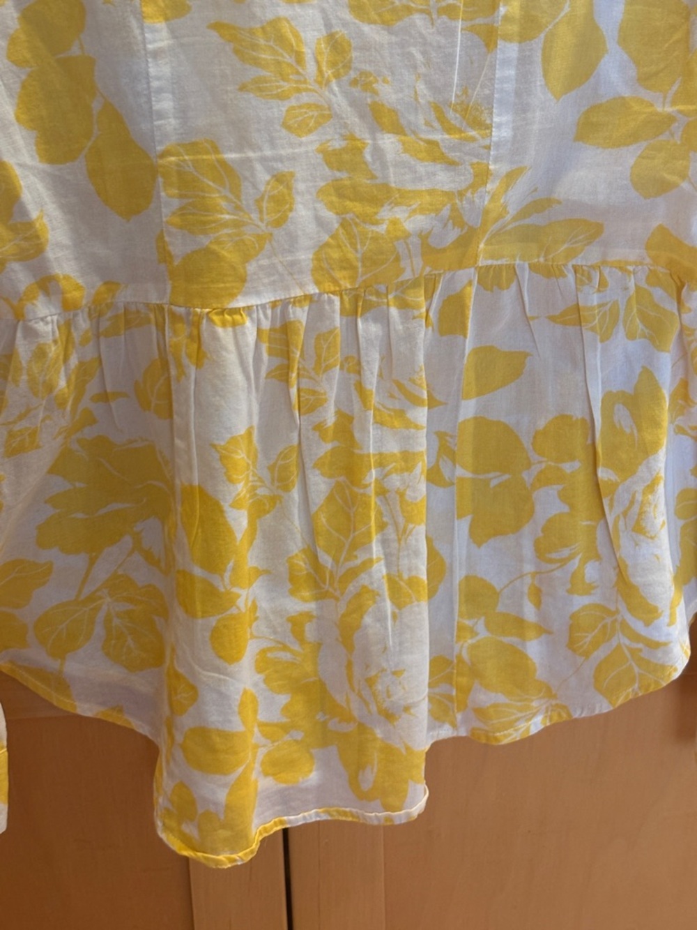 Anthropologie Maeve Yellow Floral Pintuck Button-Front Peplum Top - size 10 - Picture 8 of 9